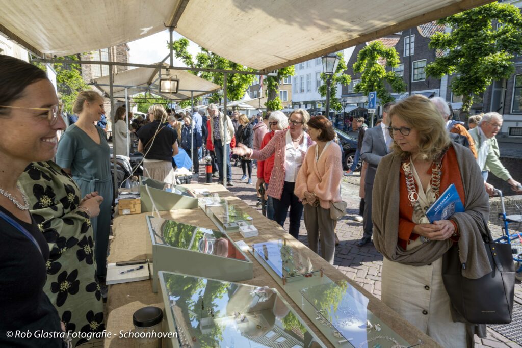 Groot aantal bezoekers geniet van live Nationale Zilverdag in Schoonhoven